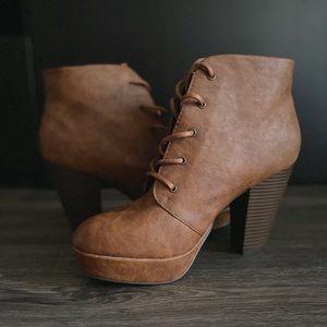 Candie’s Lace up Booties - Cognac